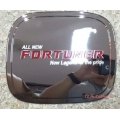 ครอบฝาถังน้ำมัน ชุปโครเมี่ยม ตัวหนังสือแดง Toyota fortuner 2015 ฟอร์จูนเนอร์ 2015 V.1